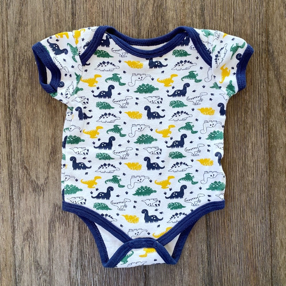4/$10 Weeplay dinosaur onesie bodysuit 3-6 months